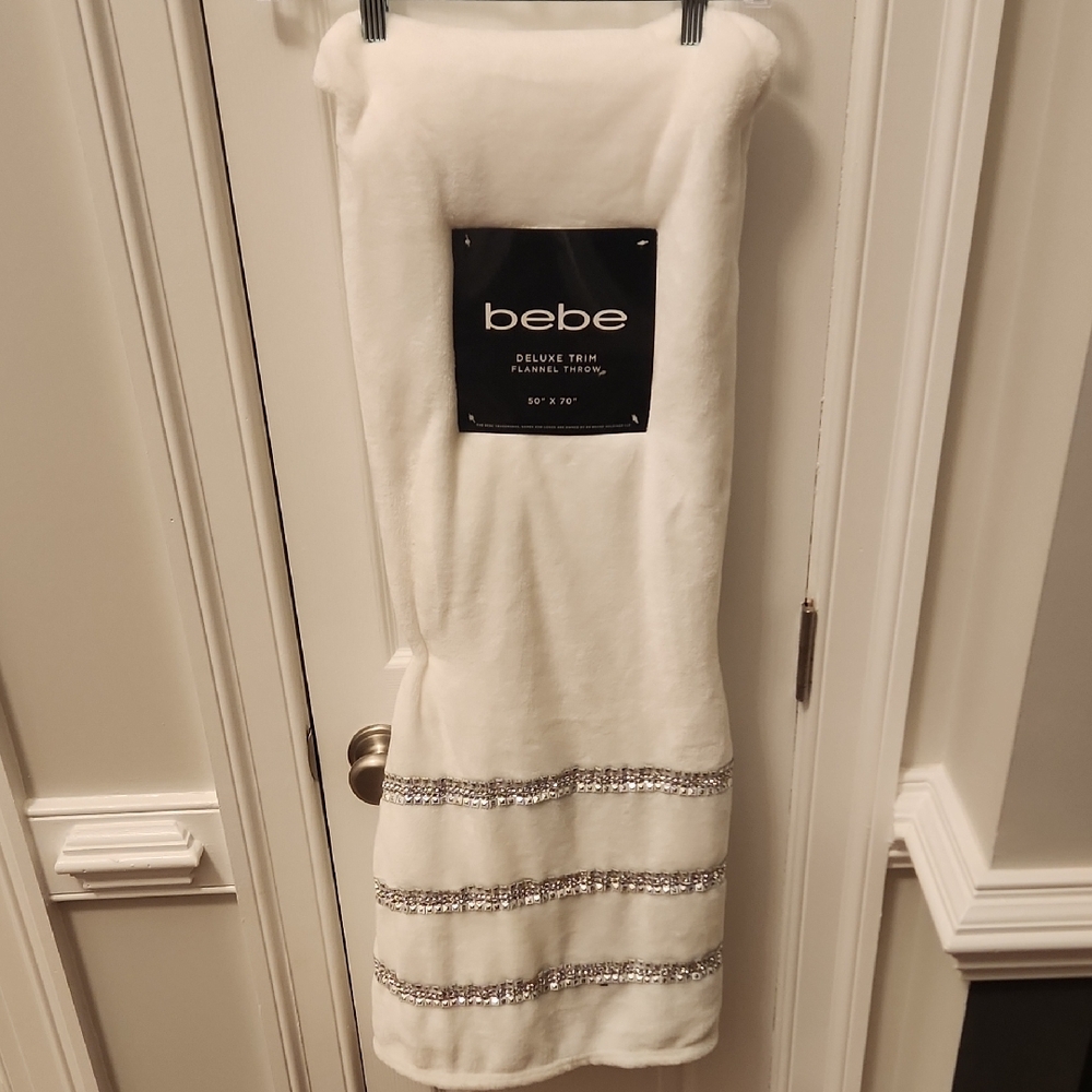 Bebe Deluxe White Blanket with Silver Beaded Stripes
